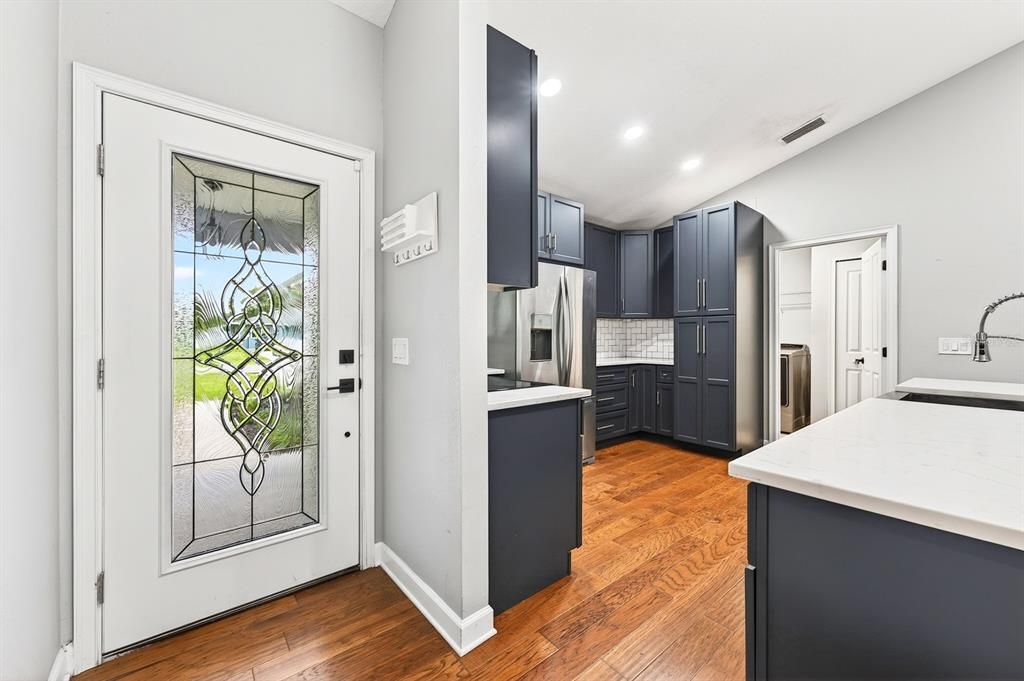 For Rent: $2,350 (3 beds, 2 baths, 1253 Square Feet)