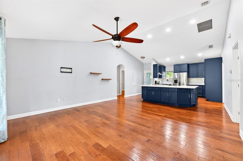 For Rent: $2,350 (3 beds, 2 baths, 1253 Square Feet)