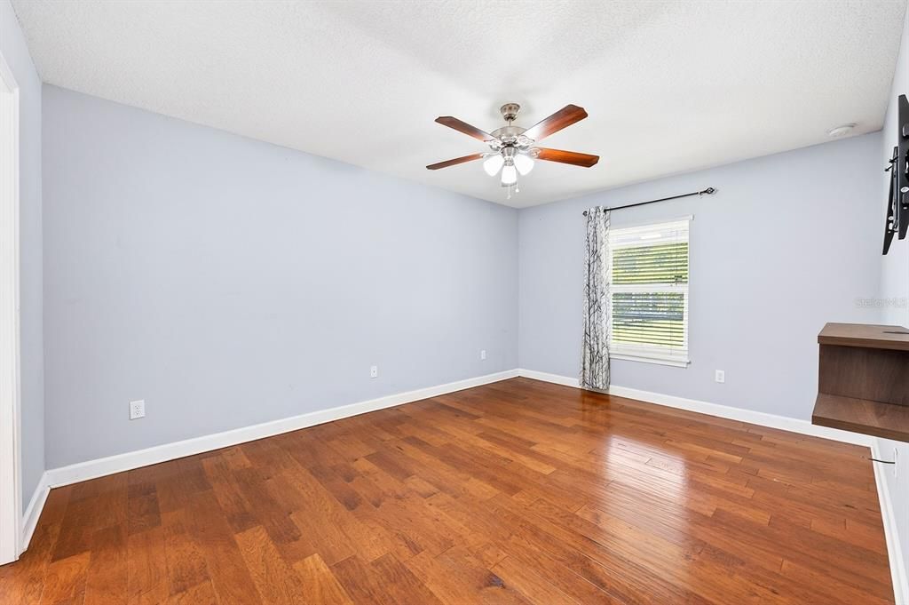 For Rent: $2,350 (3 beds, 2 baths, 1253 Square Feet)