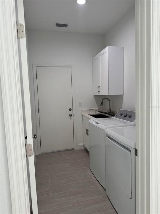 For Sale: $359,000 (3 beds, 2 baths, 1670 Square Feet)