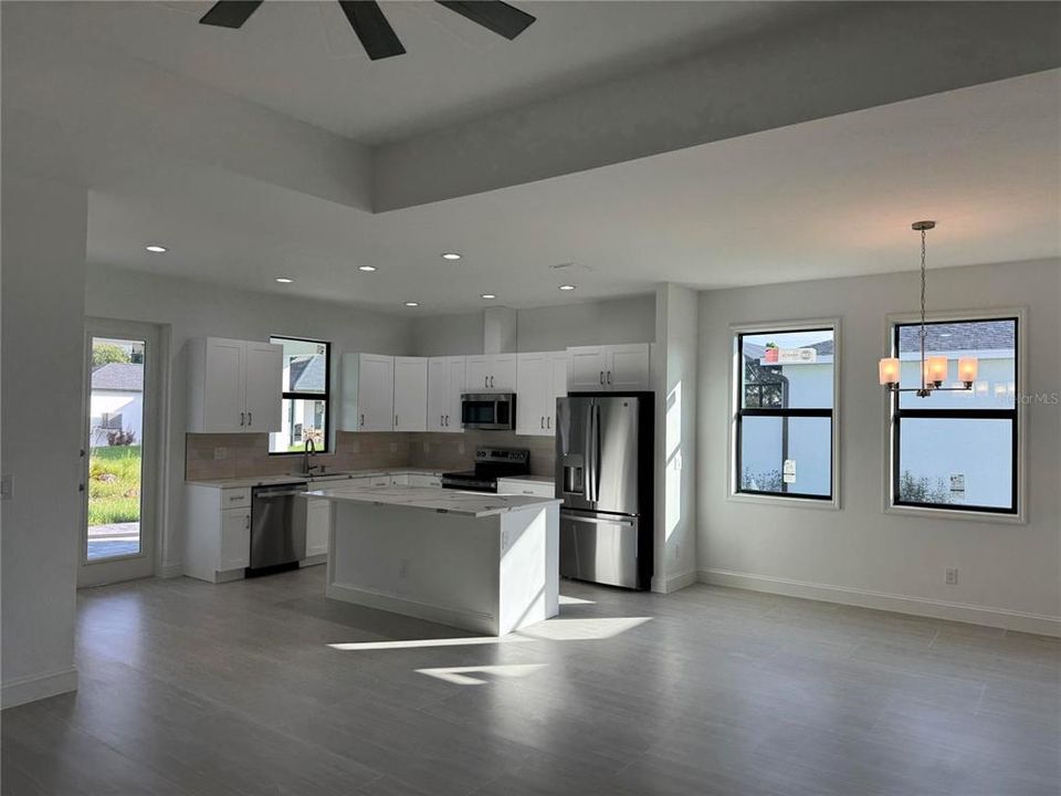 For Sale: $359,000 (3 beds, 2 baths, 1670 Square Feet)