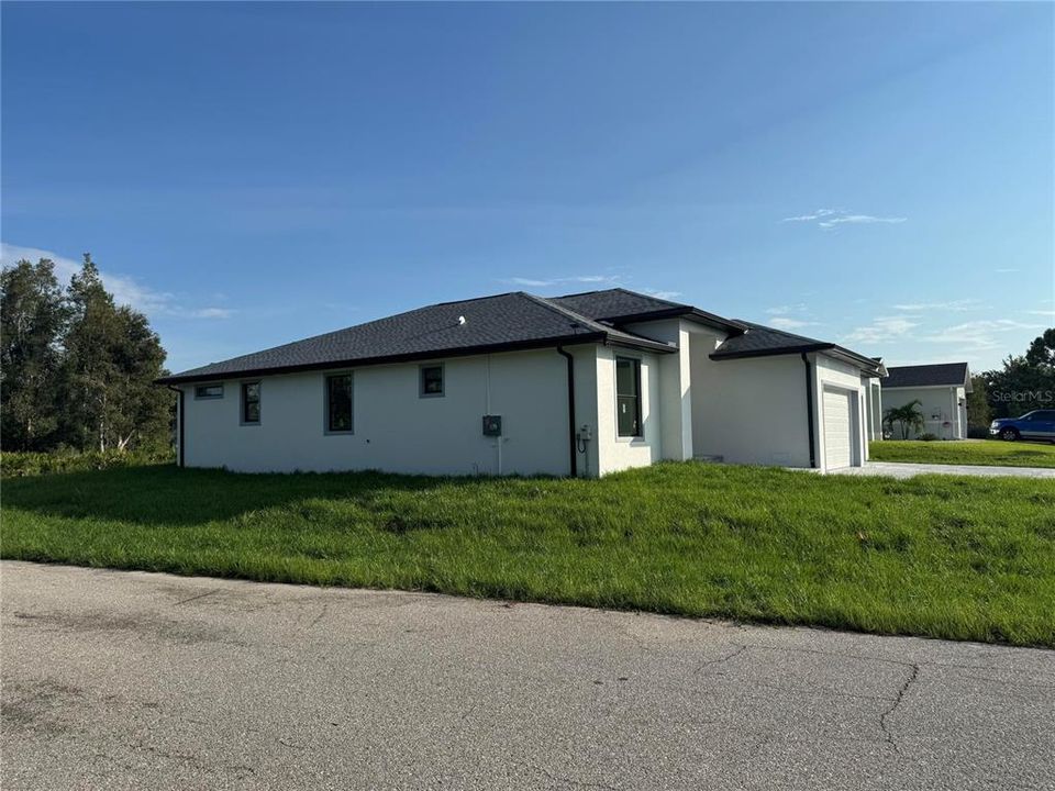 For Sale: $359,000 (3 beds, 2 baths, 1670 Square Feet)