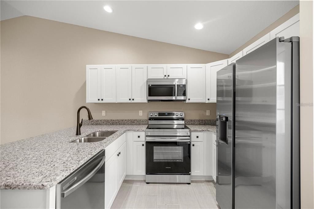 For Rent: $1,600 (2 beds, 2 baths, 1021 Square Feet)