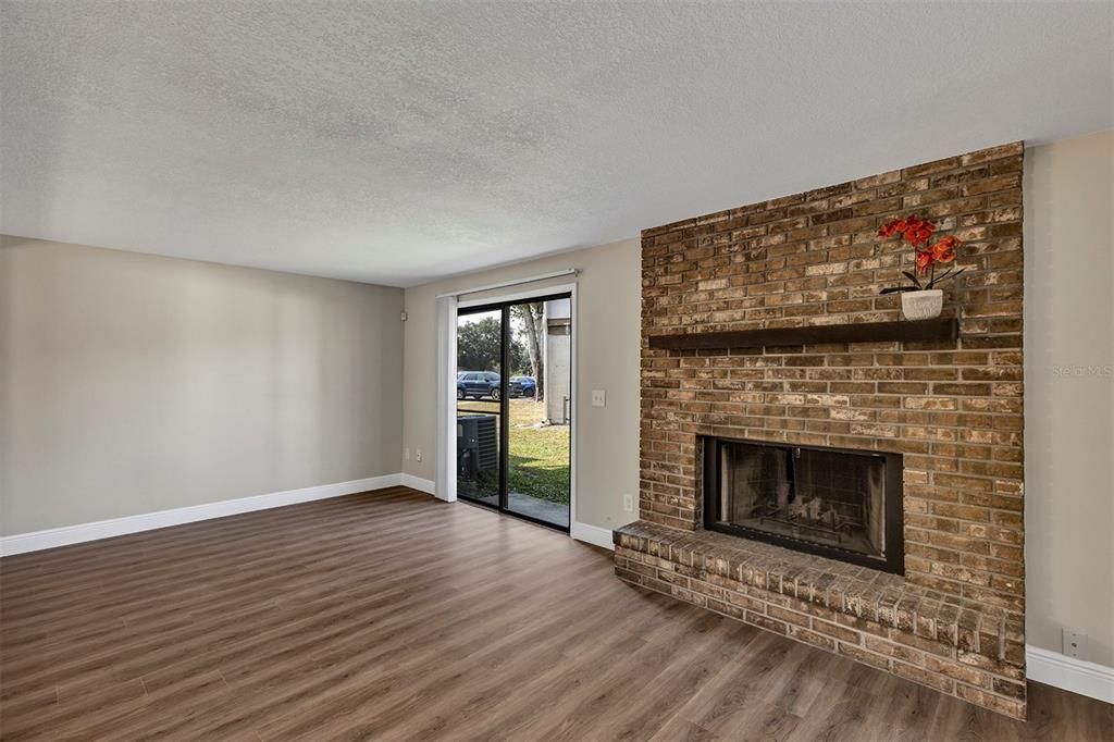 For Rent: $1,650 (3 beds, 2 baths, 1248 Square Feet)