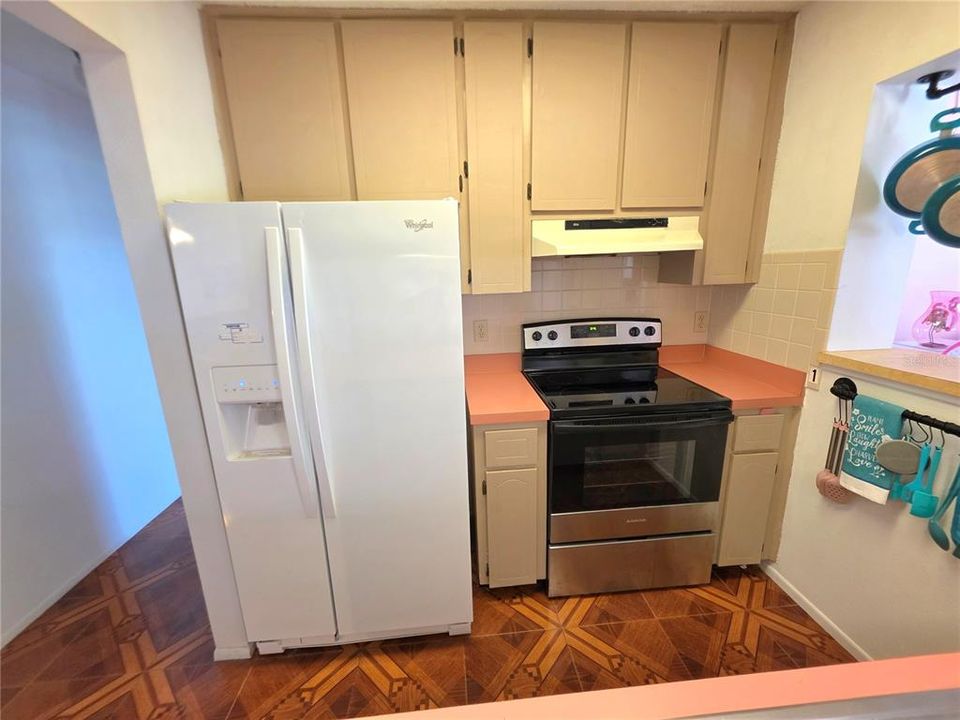 合同活跃: $269,900 (2 贝兹, 2 浴室, 1084 平方英尺)