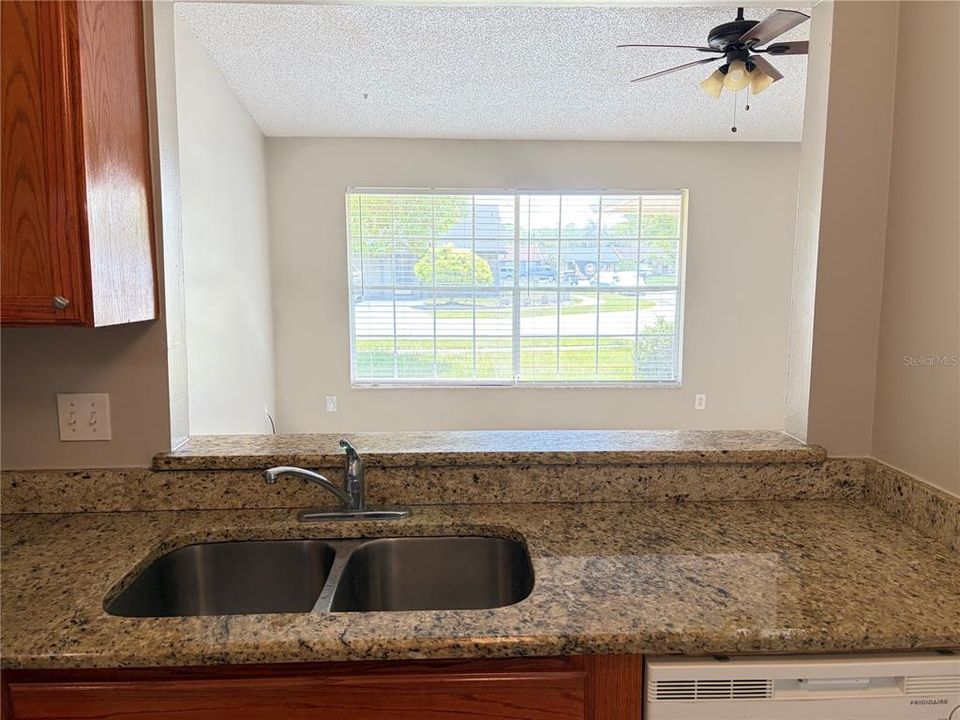For Sale: $310,000 (3 beds, 2 baths, 1086 Square Feet)