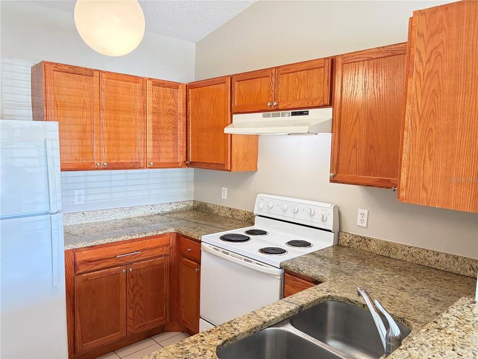 For Sale: $310,000 (3 beds, 2 baths, 1086 Square Feet)