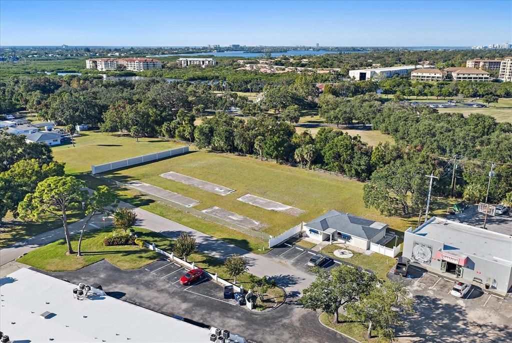 На продажу: $410,000 (0.19 acres)