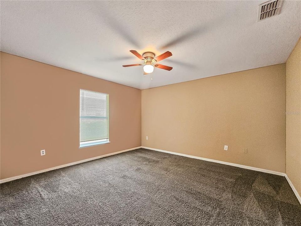 For Rent: $2,475 (4 beds, 2 baths, 1892 Square Feet)