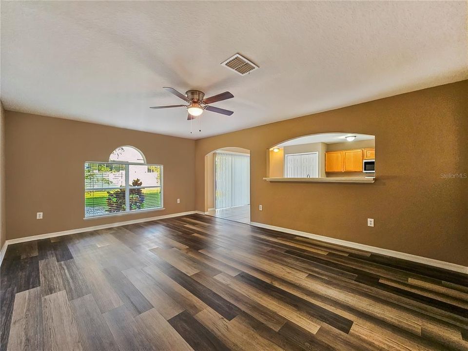 For Rent: $2,475 (4 beds, 2 baths, 1892 Square Feet)