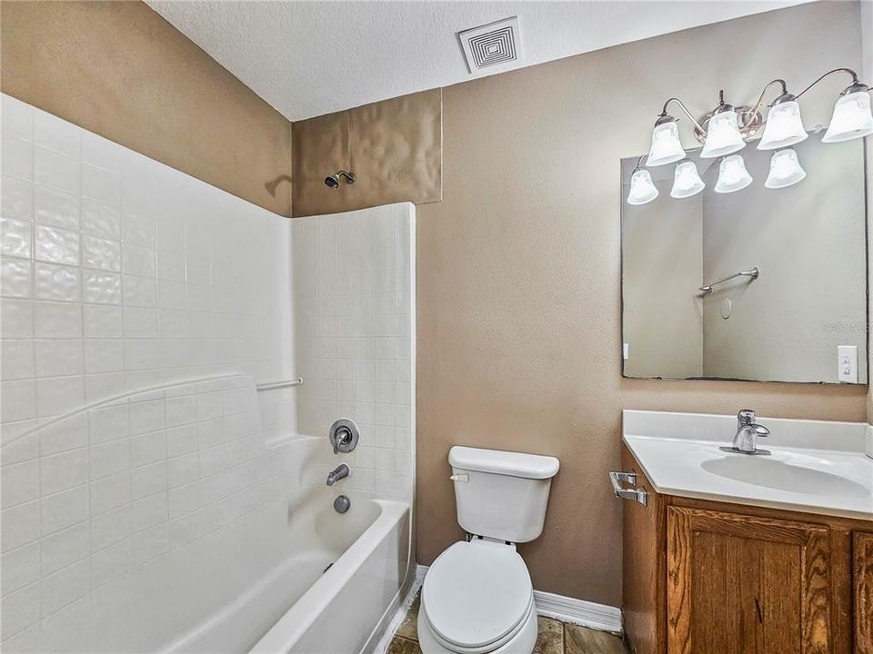For Rent: $2,475 (4 beds, 2 baths, 1892 Square Feet)