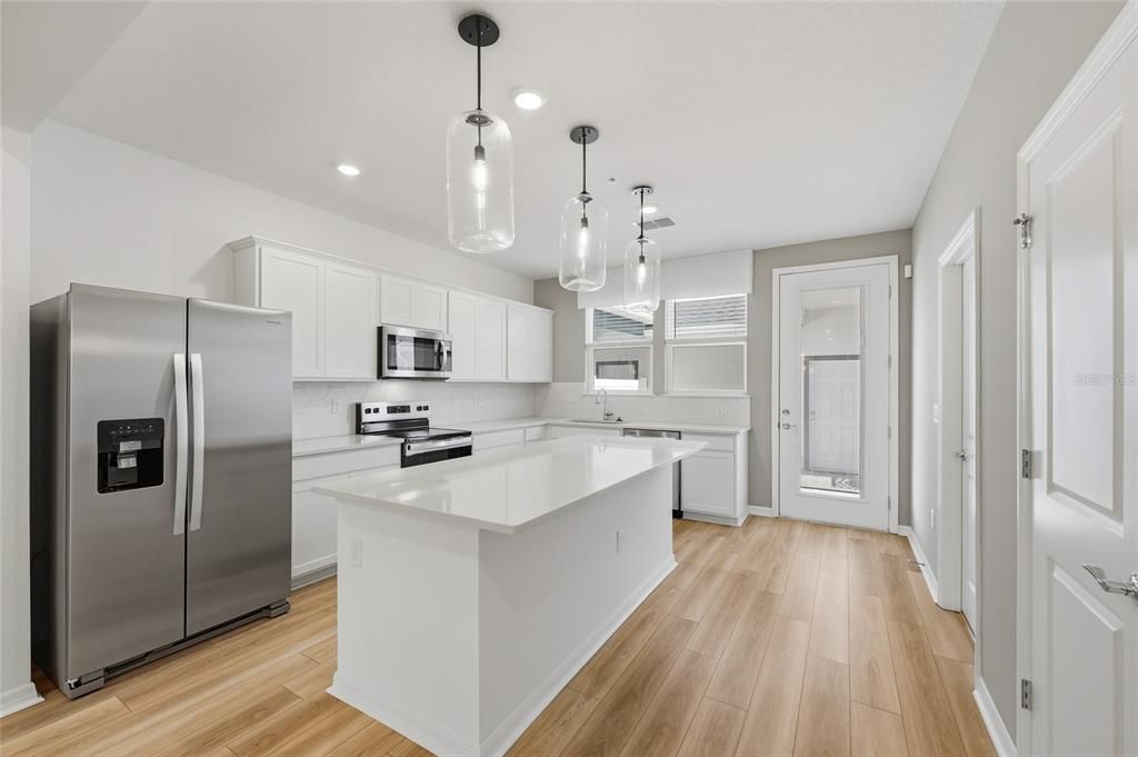 For Rent: $2,600 (3 beds, 2 baths, 1652 Square Feet)