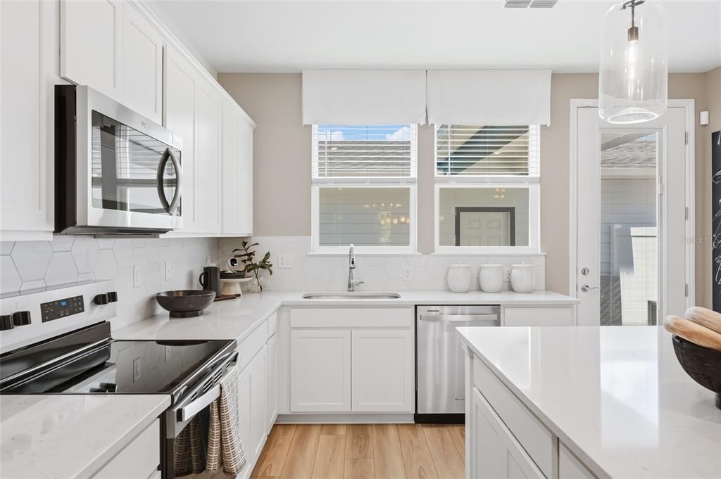 For Rent: $2,600 (3 beds, 2 baths, 1652 Square Feet)