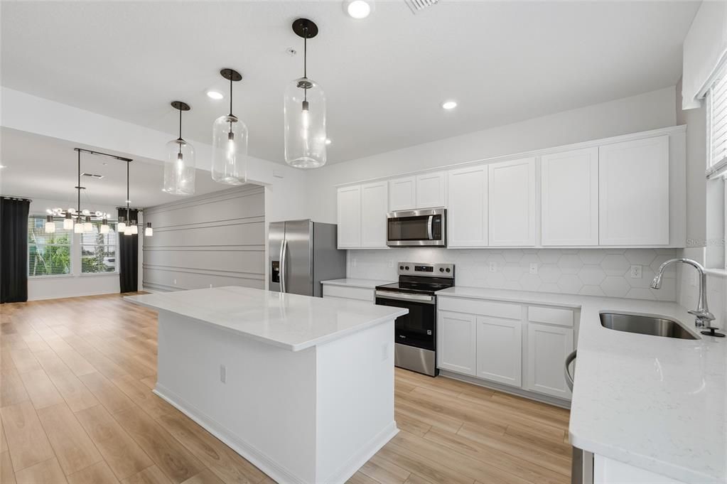 For Rent: $2,600 (3 beds, 2 baths, 1652 Square Feet)
