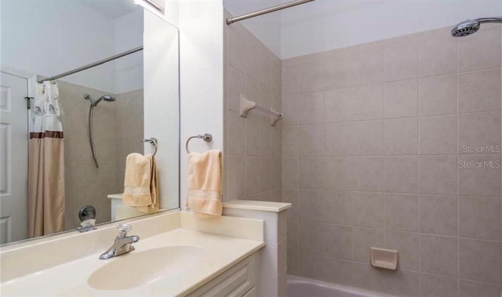 For Rent: $2,200 (2 beds, 2 baths, 1410 Square Feet)