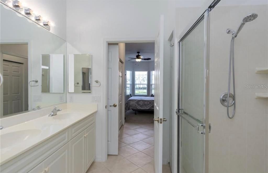 For Rent: $2,200 (2 beds, 2 baths, 1410 Square Feet)