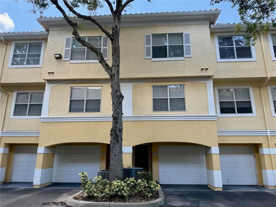 For Rent: $1,895 (2 beds, 2 baths, 1280 Square Feet)