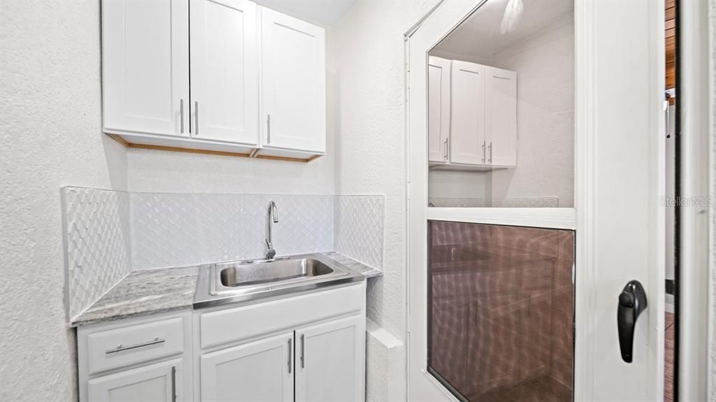 For Sale: $244,000 (2 beds, 1 baths, 1195 Square Feet)