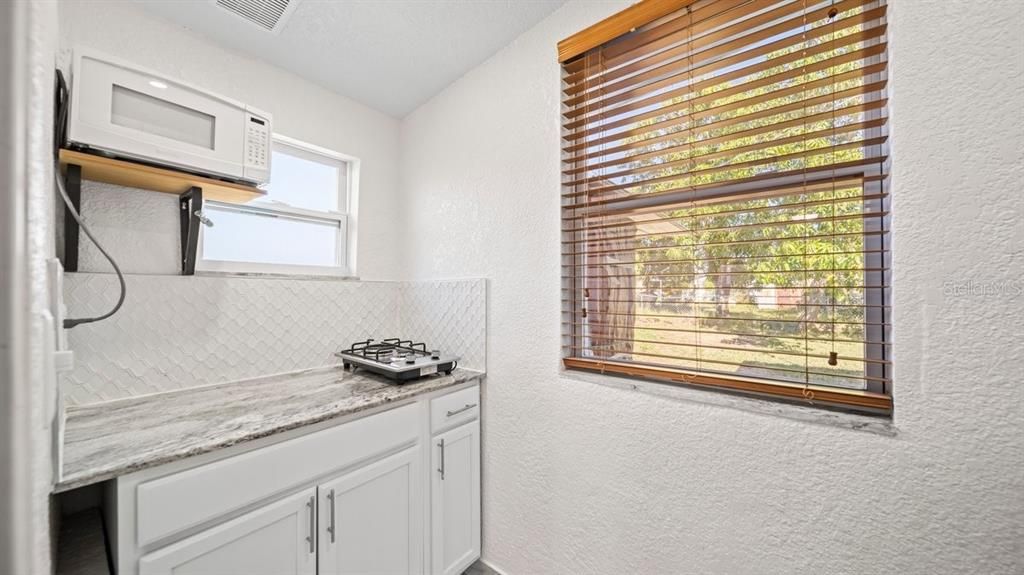 For Sale: $244,000 (2 beds, 1 baths, 1195 Square Feet)