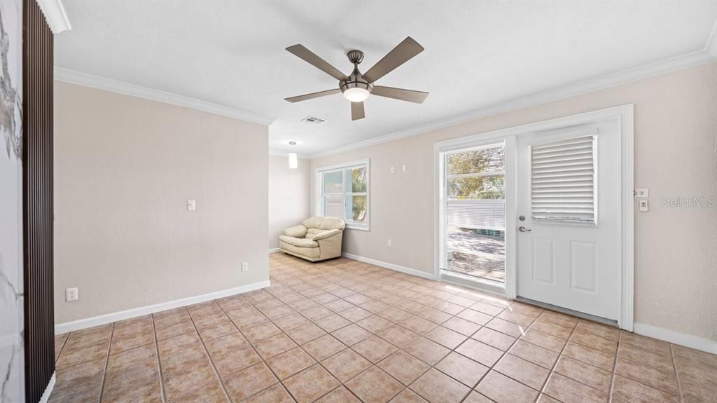For Sale: $244,000 (2 beds, 1 baths, 1195 Square Feet)