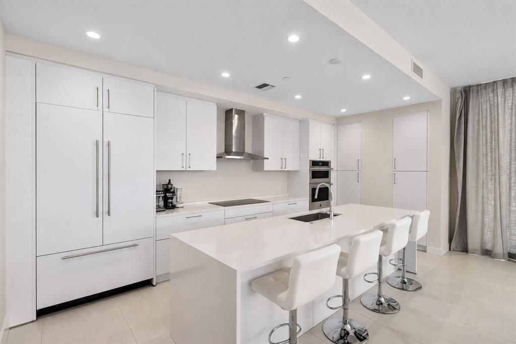 En Venta: $2,175,000 (2 camas, 2 baños, 2371 Pies cuadrados)