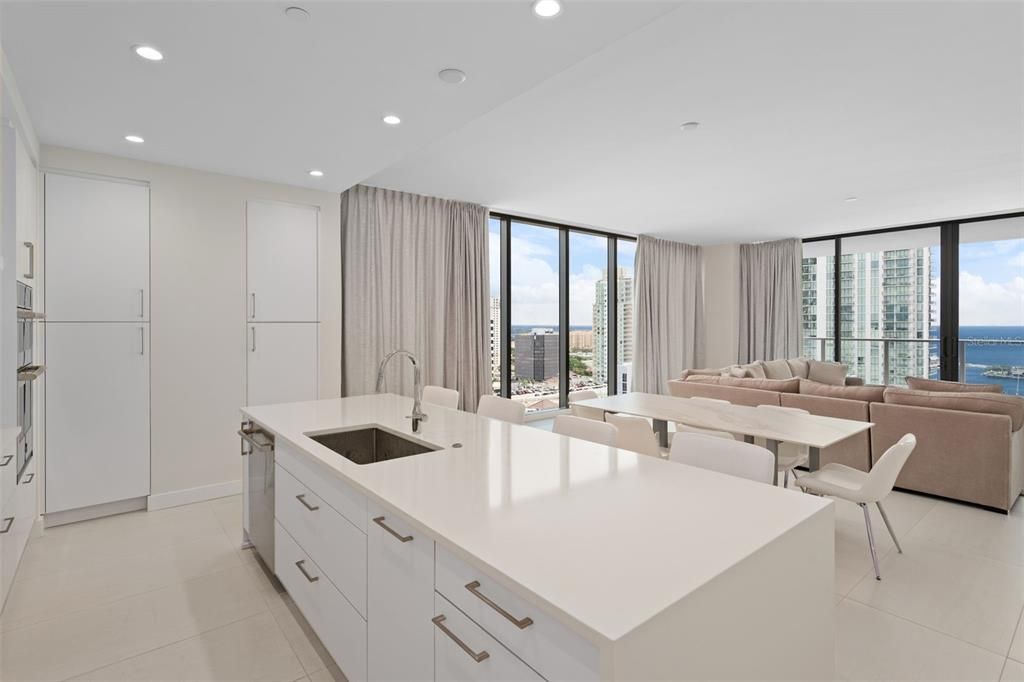 En Venta: $2,175,000 (2 camas, 2 baños, 2371 Pies cuadrados)