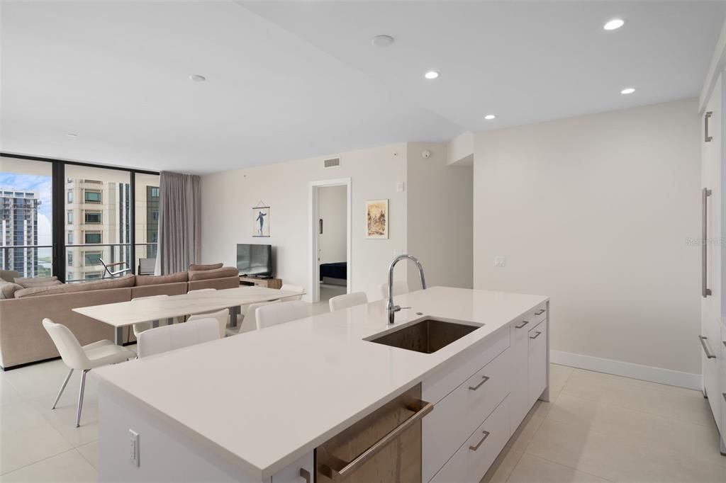 En Venta: $2,175,000 (2 camas, 2 baños, 2371 Pies cuadrados)