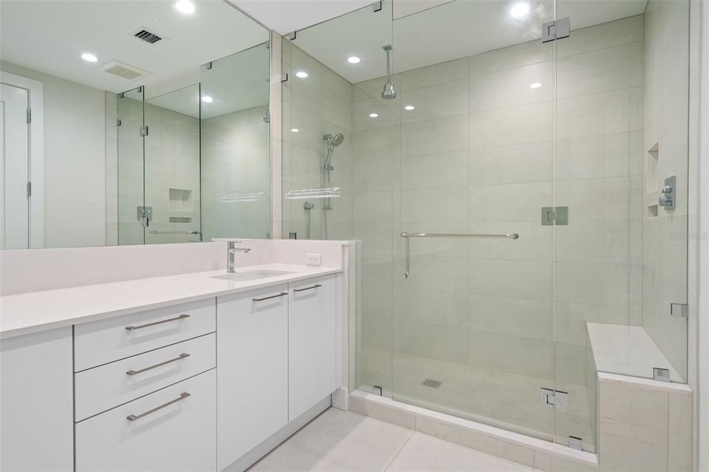 En Venta: $2,175,000 (2 camas, 2 baños, 2371 Pies cuadrados)