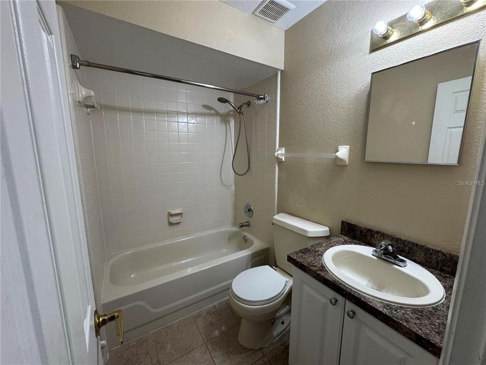 На продажу: $163,000 (2 спален, 2 ванн, 905 Квадратных фут)