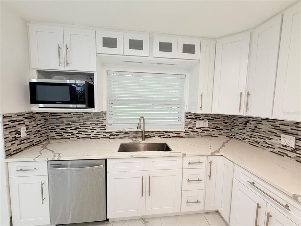 En Venta: $768,000 (5 camas, 4 baños, 2561 Pies cuadrados)