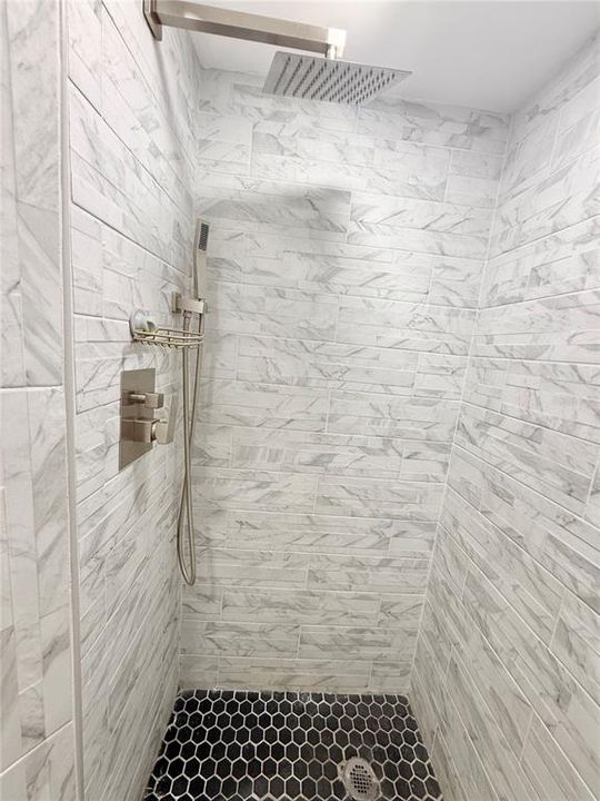 En Venta: $768,000 (5 camas, 4 baños, 2561 Pies cuadrados)