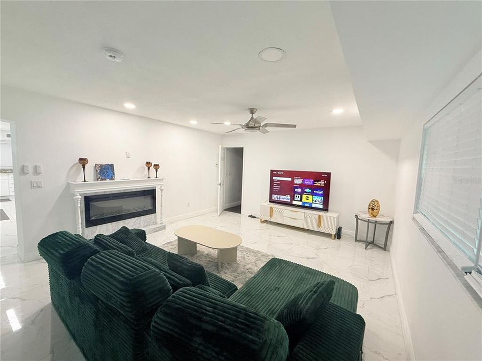 En Venta: $768,000 (5 camas, 4 baños, 2561 Pies cuadrados)