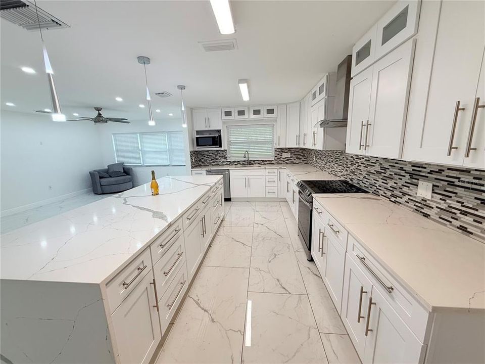En Venta: $768,000 (5 camas, 4 baños, 2561 Pies cuadrados)
