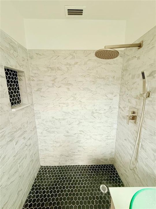 En Venta: $768,000 (5 camas, 4 baños, 2561 Pies cuadrados)