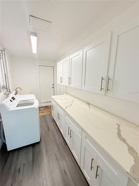 En Venta: $768,000 (5 camas, 4 baños, 2561 Pies cuadrados)