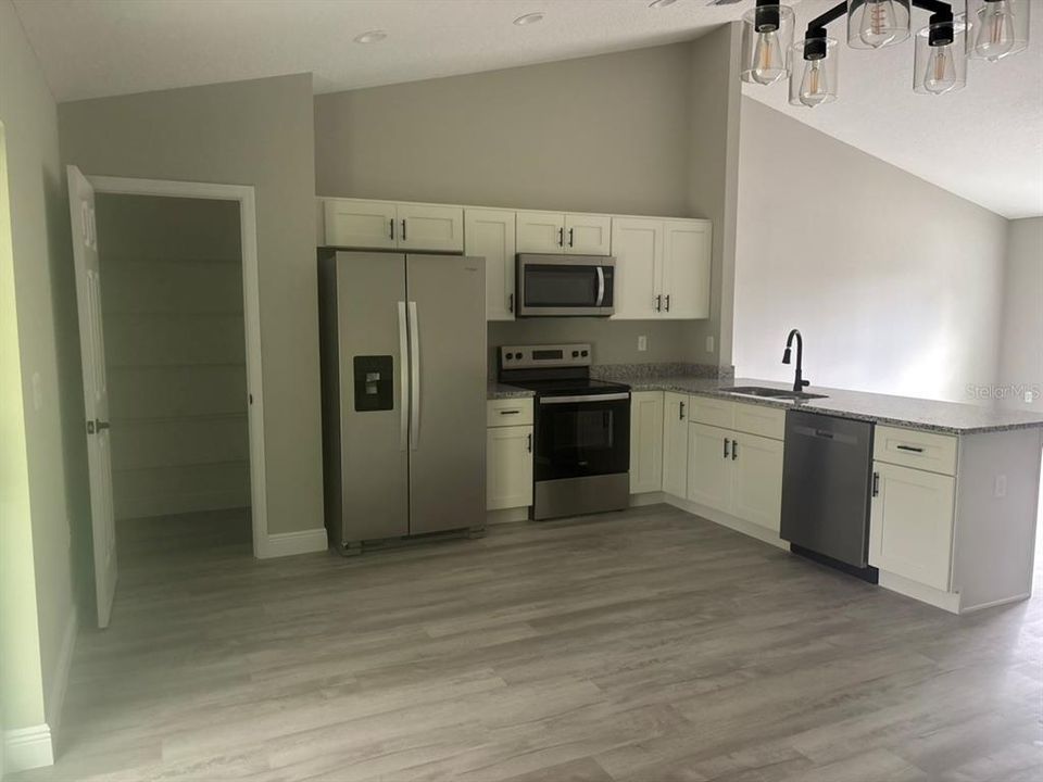 Active With Contract: $249,900 (3 beds, 2 baths, 1405 Square Feet)