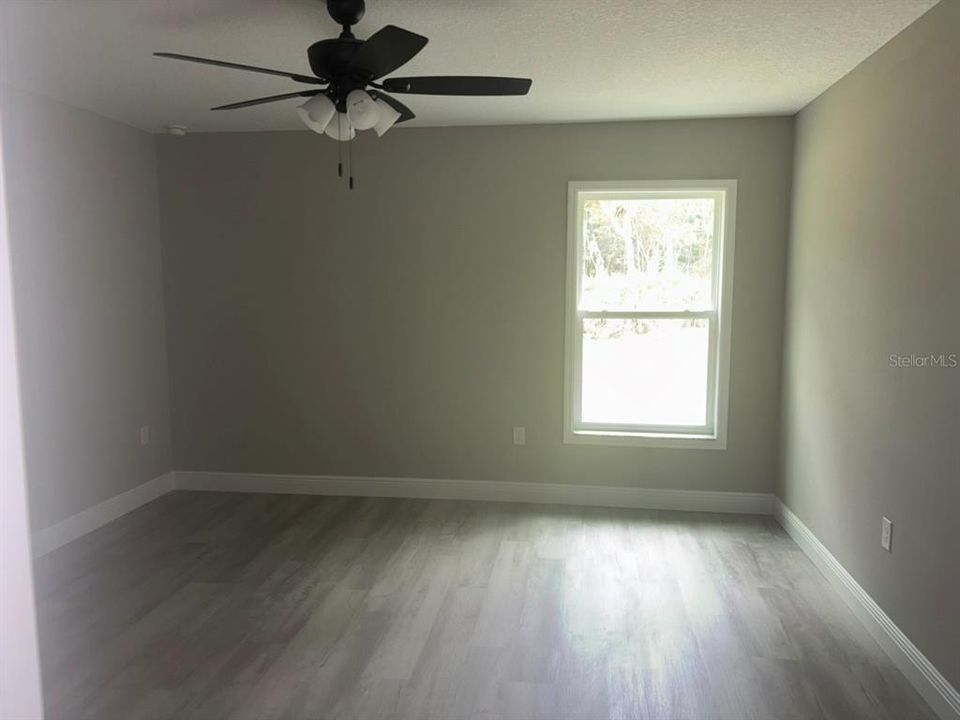 Active With Contract: $249,900 (3 beds, 2 baths, 1405 Square Feet)
