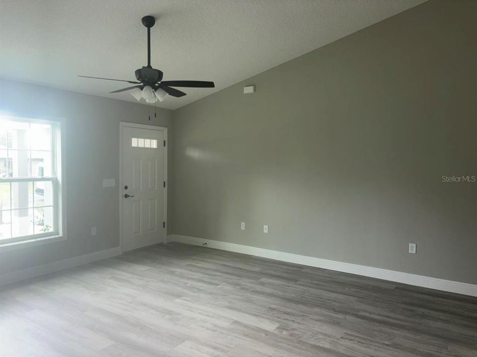 Active With Contract: $249,900 (3 beds, 2 baths, 1405 Square Feet)