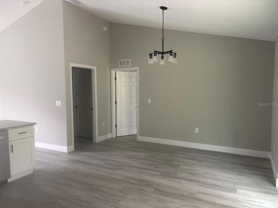 Active With Contract: $249,900 (3 beds, 2 baths, 1405 Square Feet)