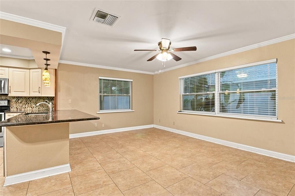 En Venta: $448,900 (3 camas, 2 baños, 1588 Pies cuadrados)