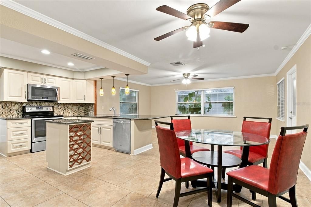En Venta: $448,900 (3 camas, 2 baños, 1588 Pies cuadrados)