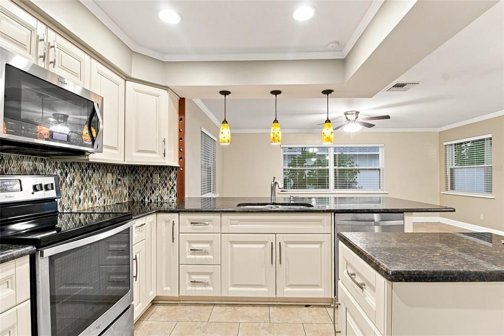 En Venta: $448,900 (3 camas, 2 baños, 1588 Pies cuadrados)