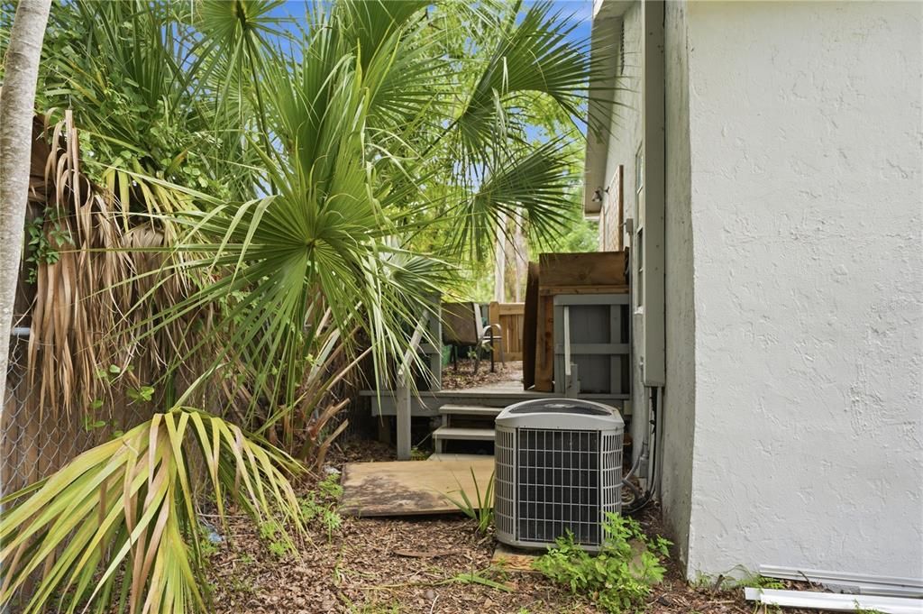 For Sale: $180,000 (2 beds, 1 baths, 572 Square Feet)