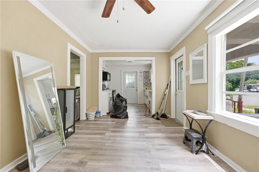 For Sale: $180,000 (2 beds, 1 baths, 572 Square Feet)