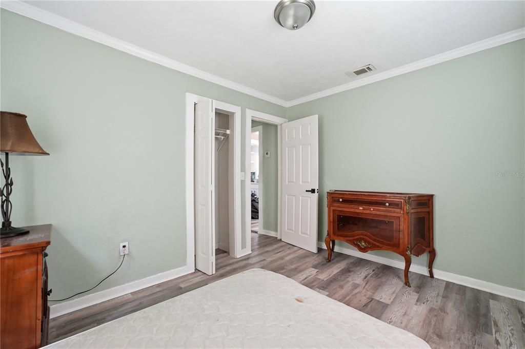 For Sale: $180,000 (2 beds, 1 baths, 572 Square Feet)