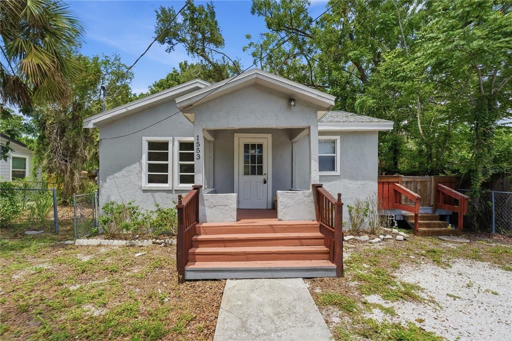 For Sale: $180,000 (2 beds, 1 baths, 572 Square Feet)