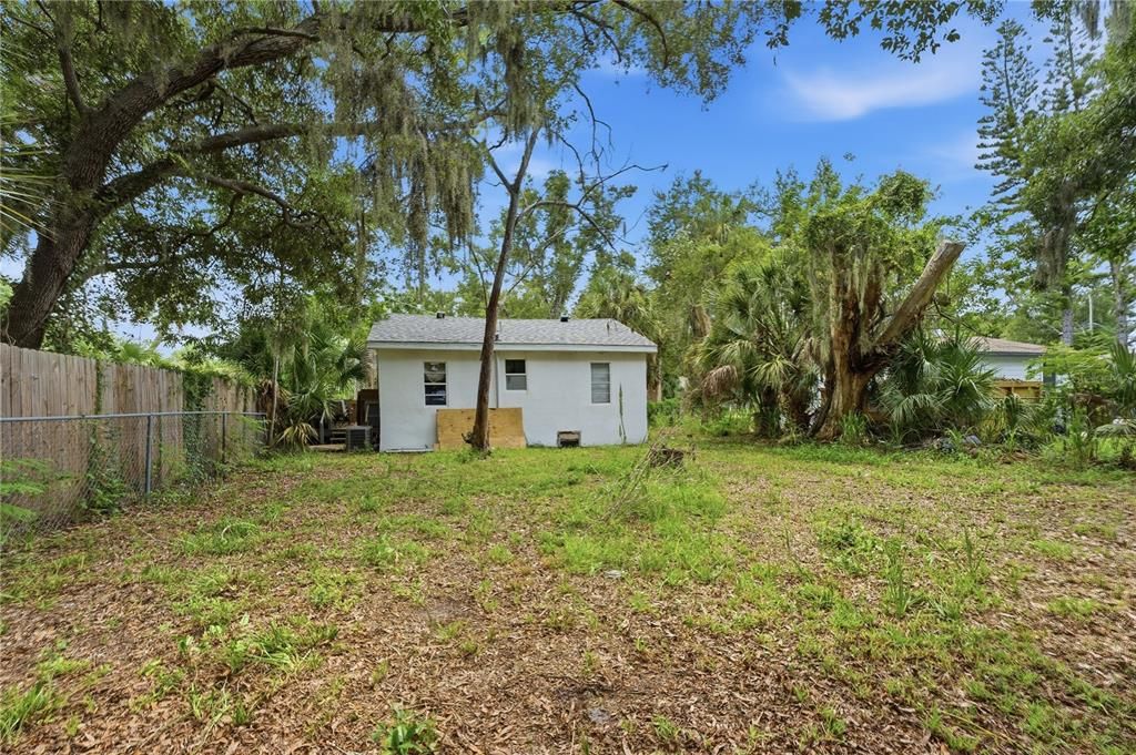 For Sale: $180,000 (2 beds, 1 baths, 572 Square Feet)