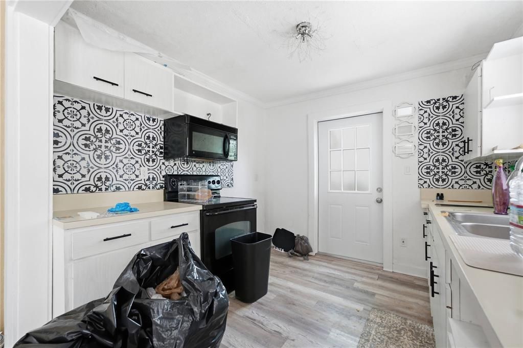 For Sale: $180,000 (2 beds, 1 baths, 572 Square Feet)
