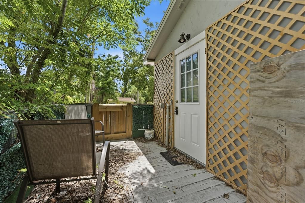 For Sale: $180,000 (2 beds, 1 baths, 572 Square Feet)
