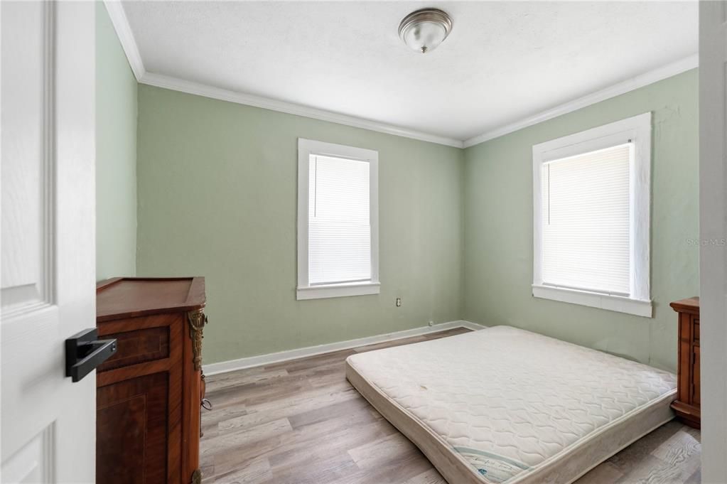 For Sale: $180,000 (2 beds, 1 baths, 572 Square Feet)